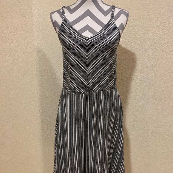 Grey, black, & white adjustable strap mid length dress size large - Picture 1 of 4